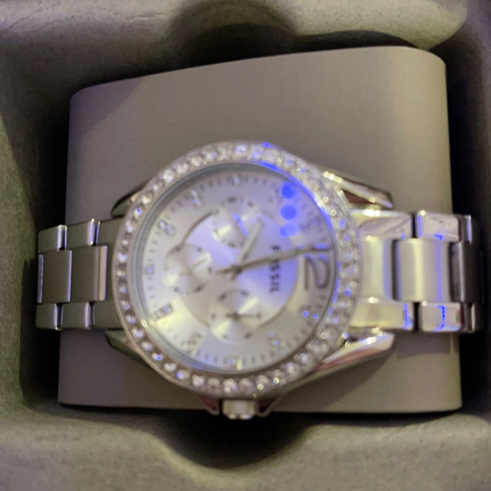Fossil. Silver watch brand new